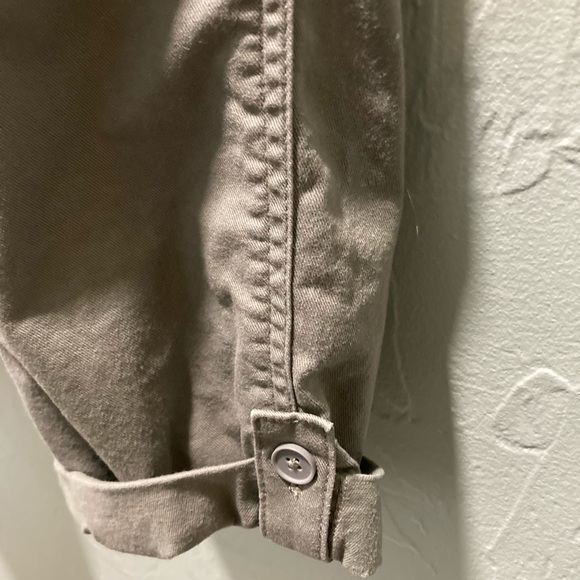 Talbots 
12P Capris Olive Green 
Elastic waist 
Front pockets - Picture 6 of 7